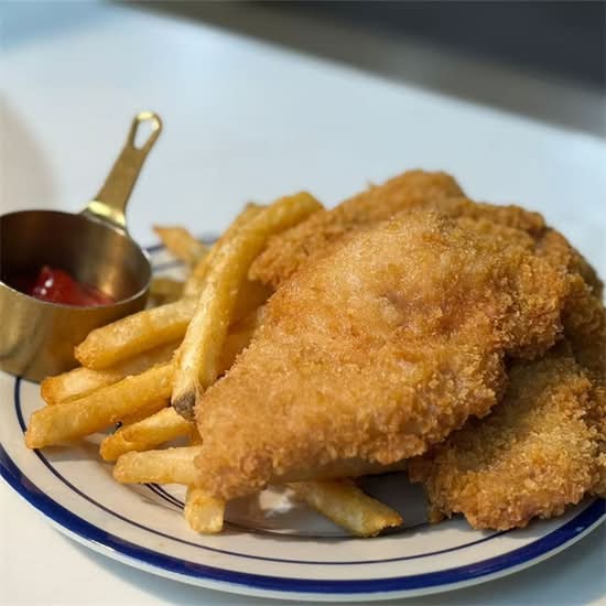 炸魚柳配薯條 Fried Fish Fillet with Fries
